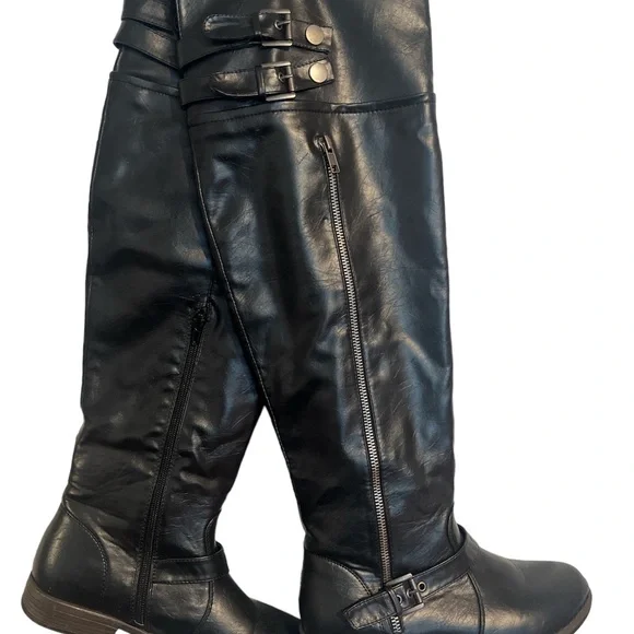 Boot - Picture 2 of 2